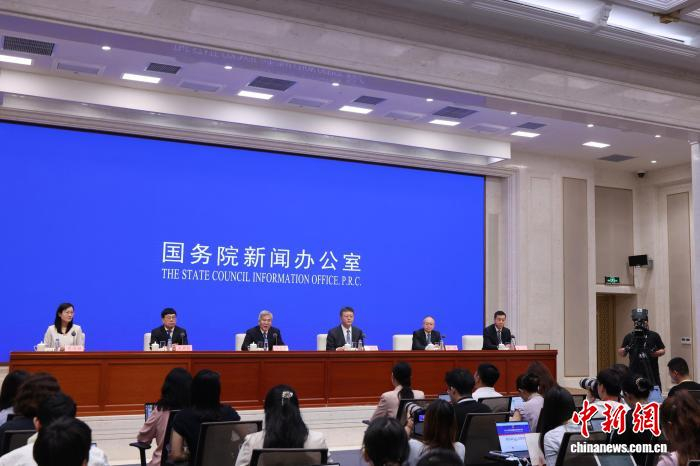 中国交通运输部：必须加大力度大规模推进新能源重卡应用